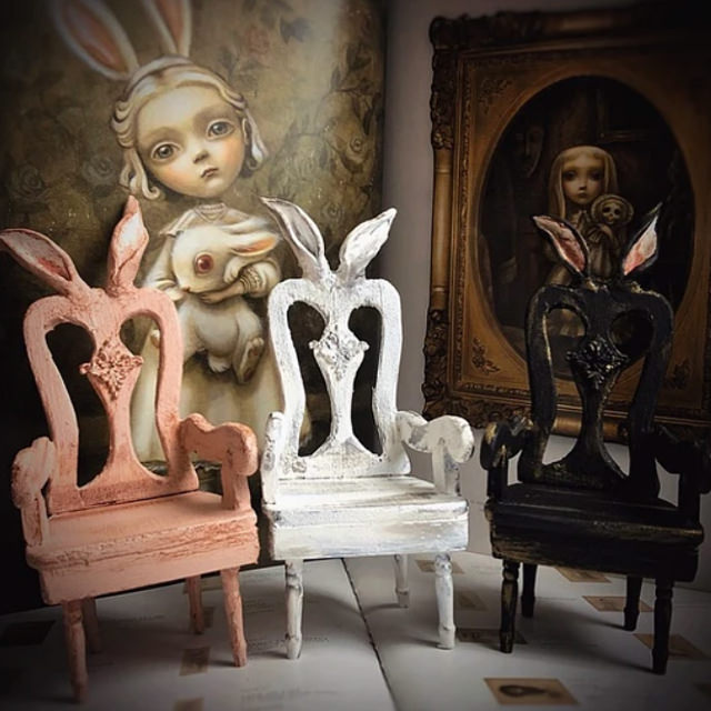 うさぎのミニチュアな椅子